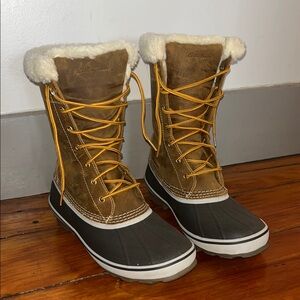 Eddie Bauer Brown and Black Winter Boots